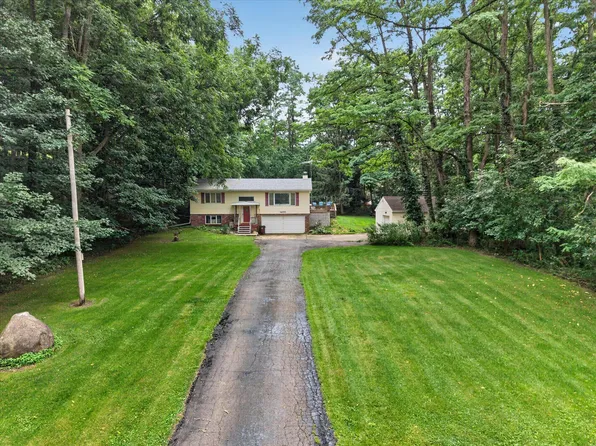 1400 Fairview Hwy, Charlotte, MI 48813