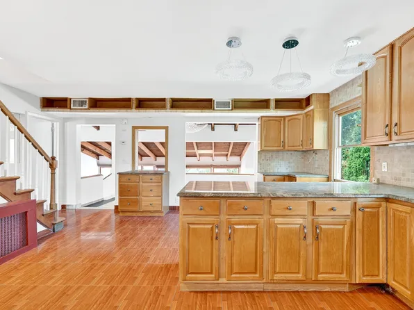 6015 Independence Avenue image 22 of 85