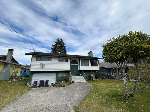 5762 Spindrift St, Sechelt, BC V7Z 0L8