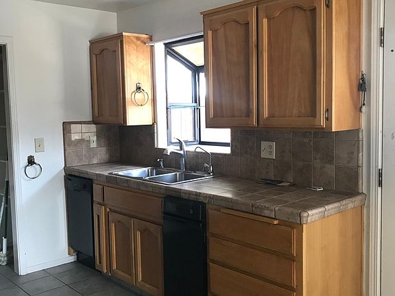 2nd image of 212 W Ivy St