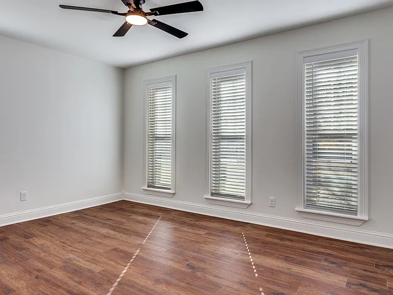 1024 W Apache Trl — Photo 18