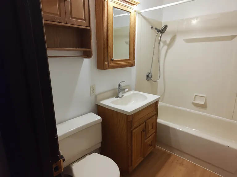 1509 Girard Ave N — Photo 5