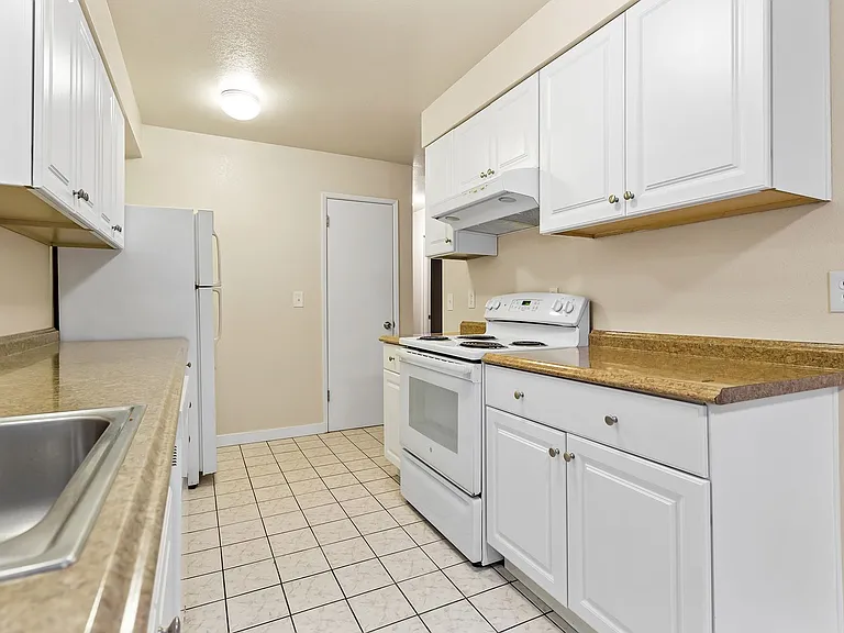 17354 SW Merlo Rd — Photo 25