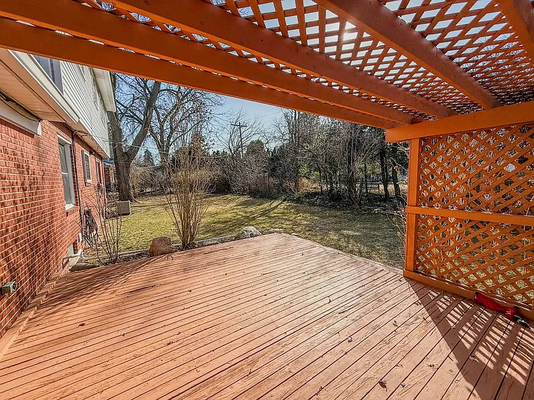 2710 Pendleton Dr — Photo 37