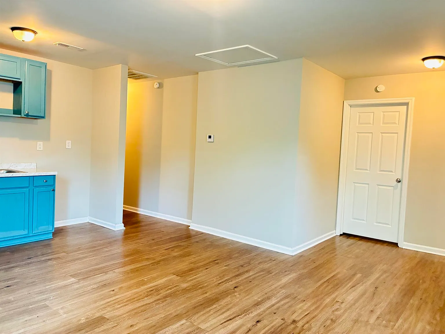 407 Gardner St — Photo 3