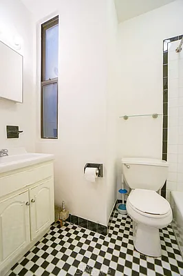 Rented by City Connections Realty | media 19