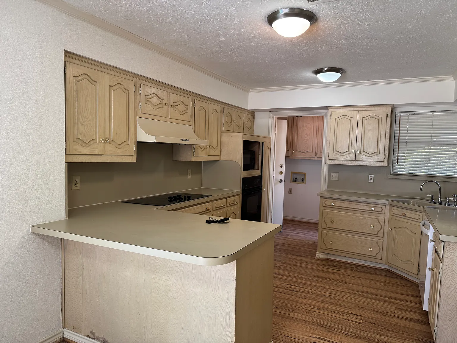 3 bed, 2043 sqft, $2,495 — Photo 3