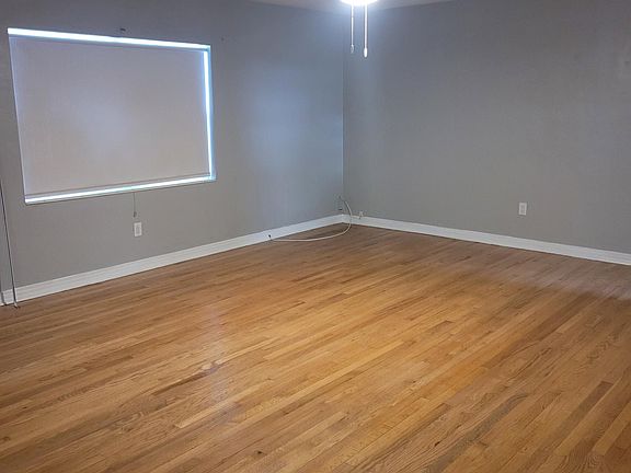 3rd image of 314 Bay St