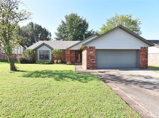 2317 W Honolulu St, Broken Arrow, OK 74012