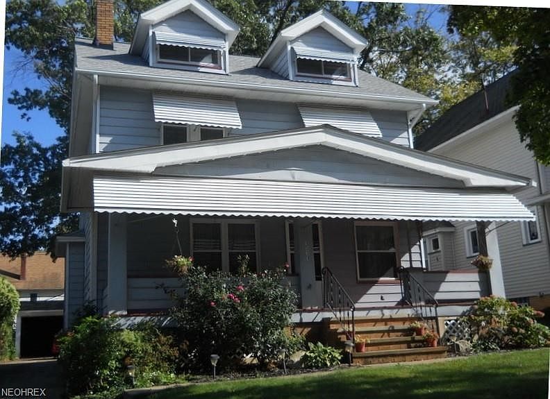 Wonderful front-porch curb appeal!