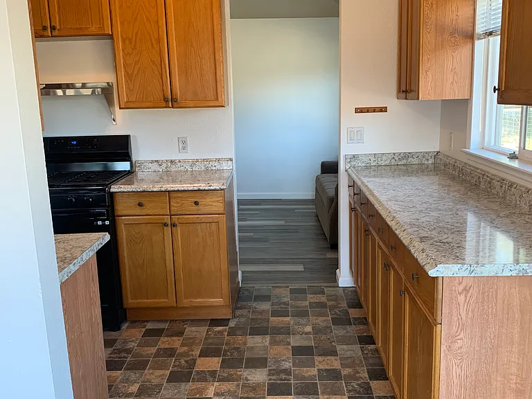 1850 Reiman Ln — Photo 6