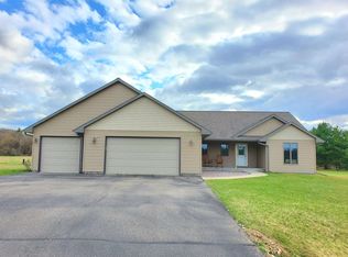 E3313 N Hill Rd, Waupaca, WI 54981