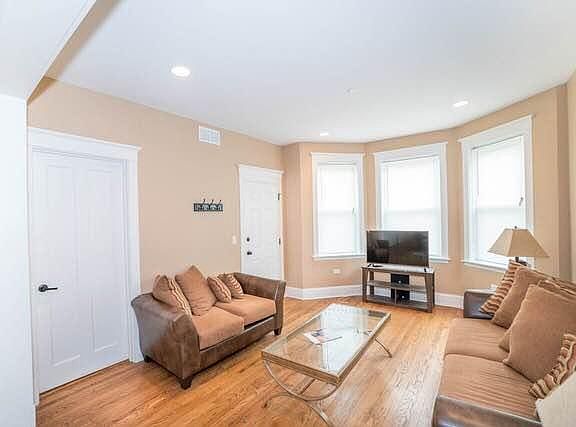 2nd image of 1220 Lombard Ave #2