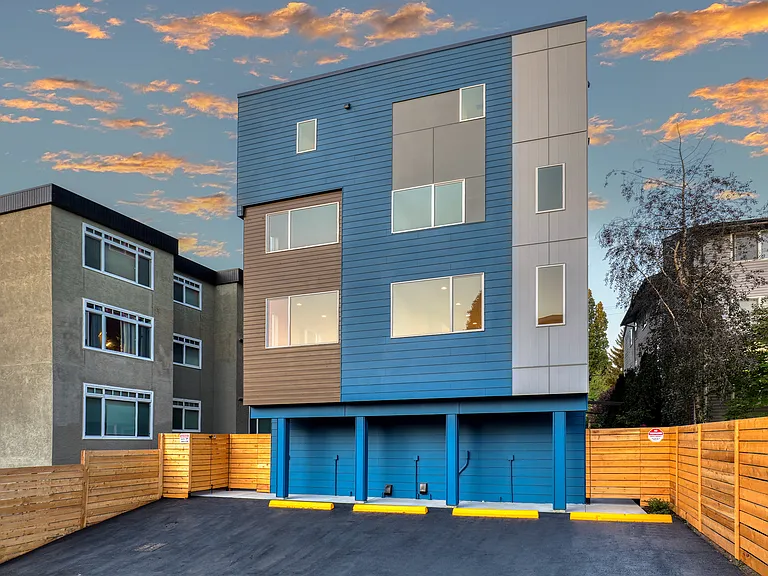 10533 Stone Ave N #C — Photo 11