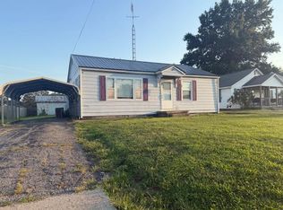 1015 Stewart St, Carmi, IL 62821