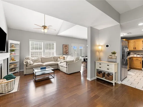 393 Acorn St, Gardner, KS 66030