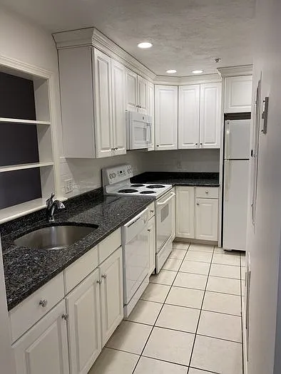 2 bed, 1.0 bath, $2,650 — Photo 2