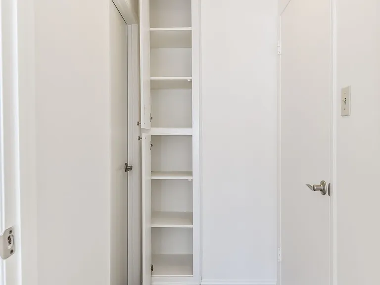 1799 N Hollywood Way — Photo 35