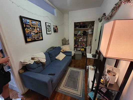 Rented by Downtown Mgt & Realty LLC | media 15