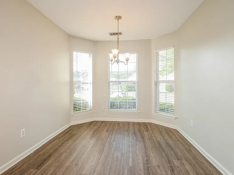 10104 Cross Hill Rd — Photo 6