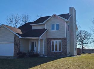 2123 Stone Crest Rd, Stoughton, WI 53589
