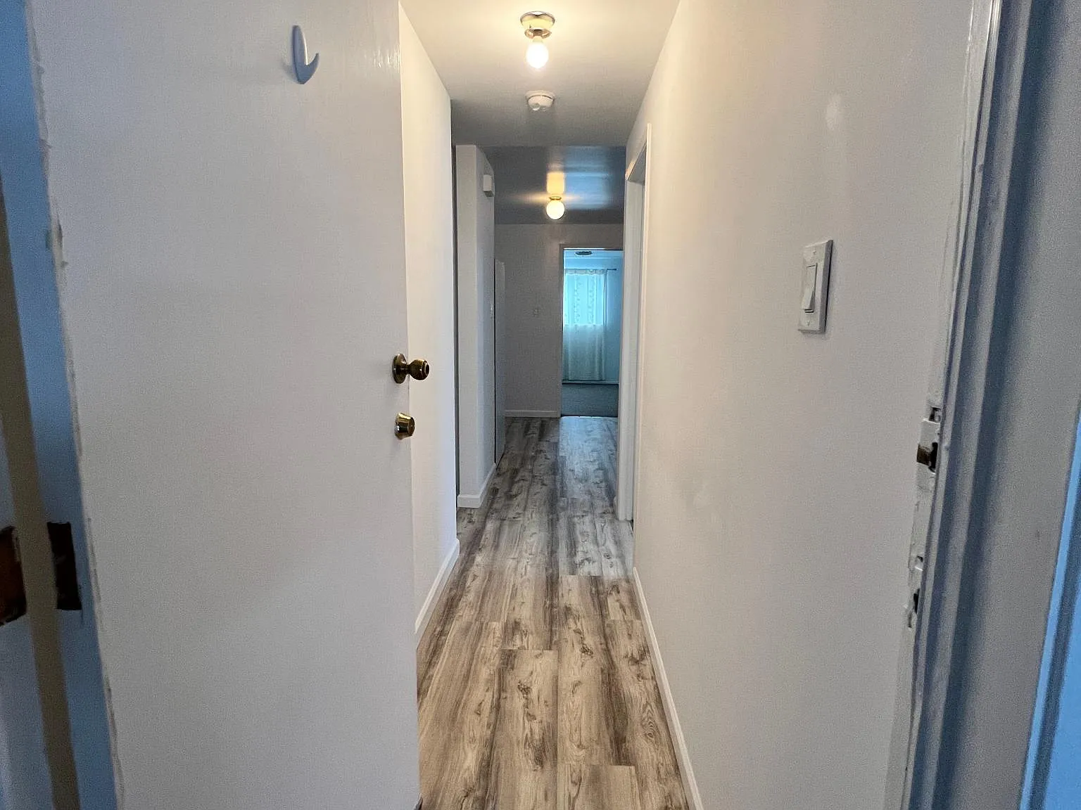 2 bed, 649 sqft, $4,200 — Photo 2