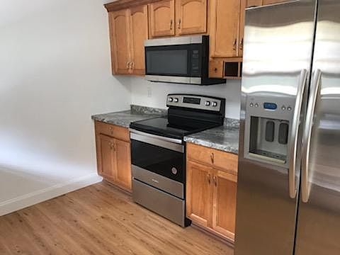 1st image of 664 SW Eyerly Ave