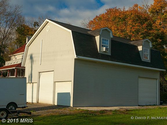 APARTMENT ABOVE SHOP. LOT OF GARAGE DOORS
