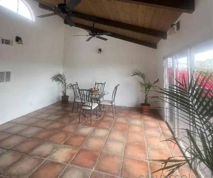 624 Schafer Pl — Photo 6