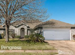 626 Oak Berry Dr, Kemah, TX 77565