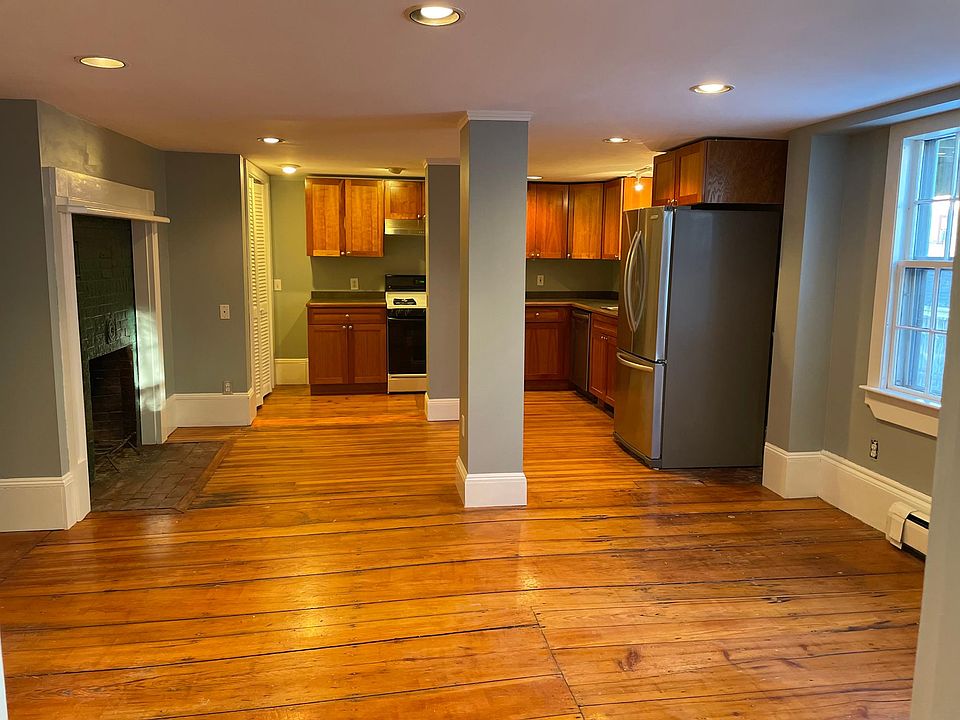1st image of 9 1/2 Purchase St