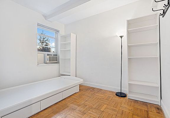 5th image of 530 Grand St APT E2a