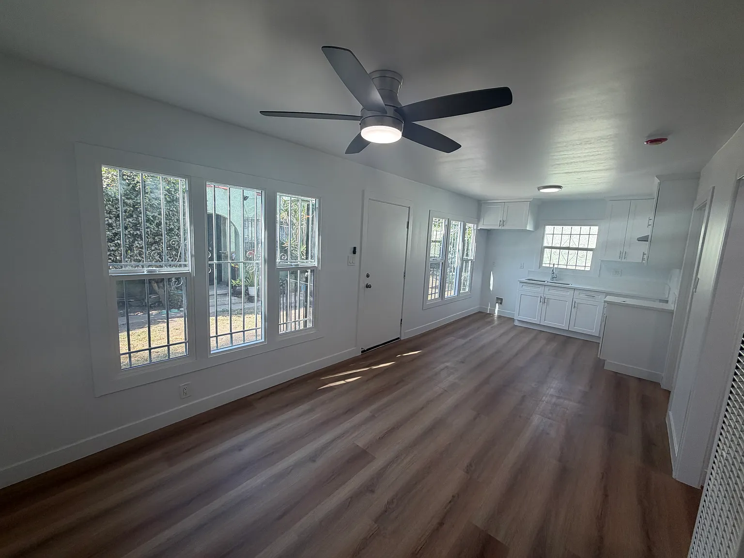 2 bed, 800 sqft, $2,295 — Photo 2