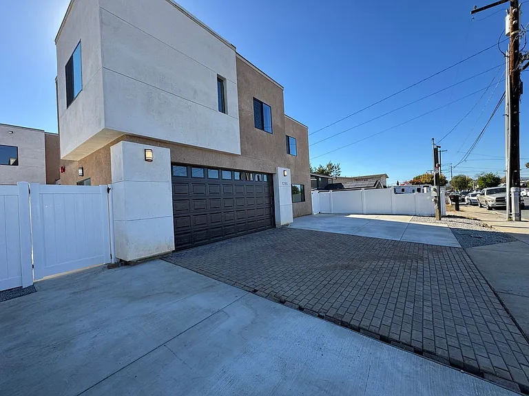 1255 Marline Ave — Photo 2