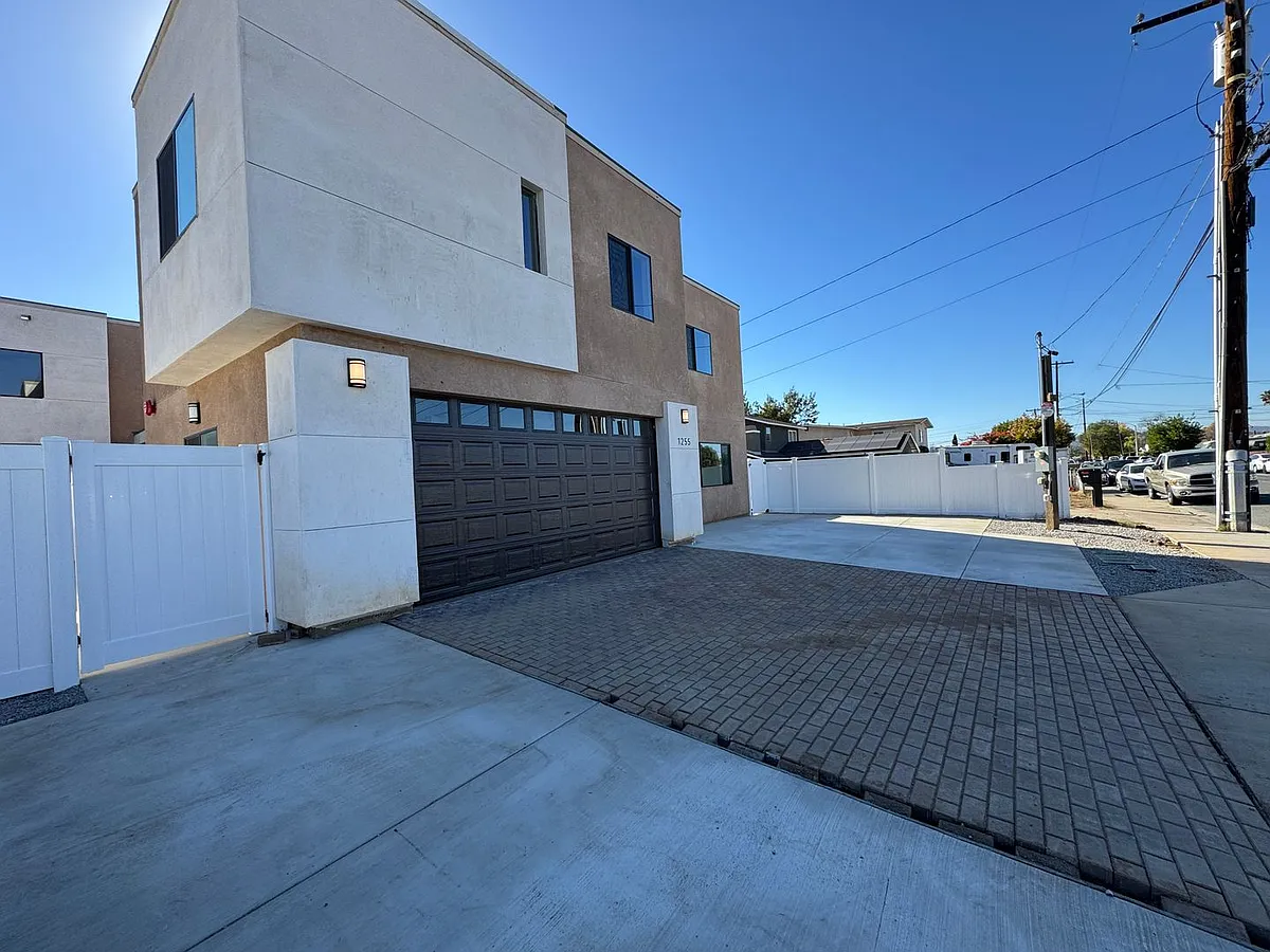 Building Photo - 1255 Marline Ave