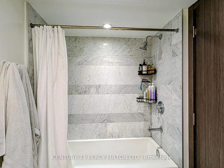 17 Bathurst St #808 — Photo 8