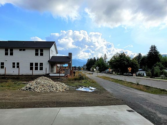 4th image of 128 Pine St