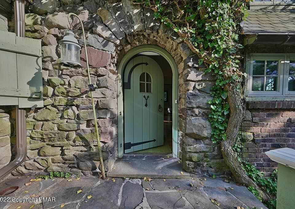 713 Thomas St, Stroudsburg, PA 18360 Zillow