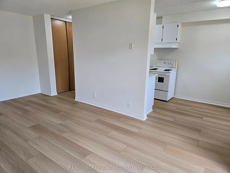 15 Wellington St #124-14 — Photo 5