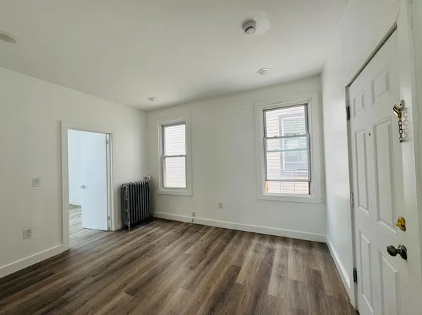 97 Woodlawn Avenue image 7 of 8