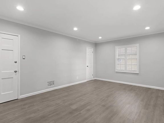 3rd image of 1027 16th St #B