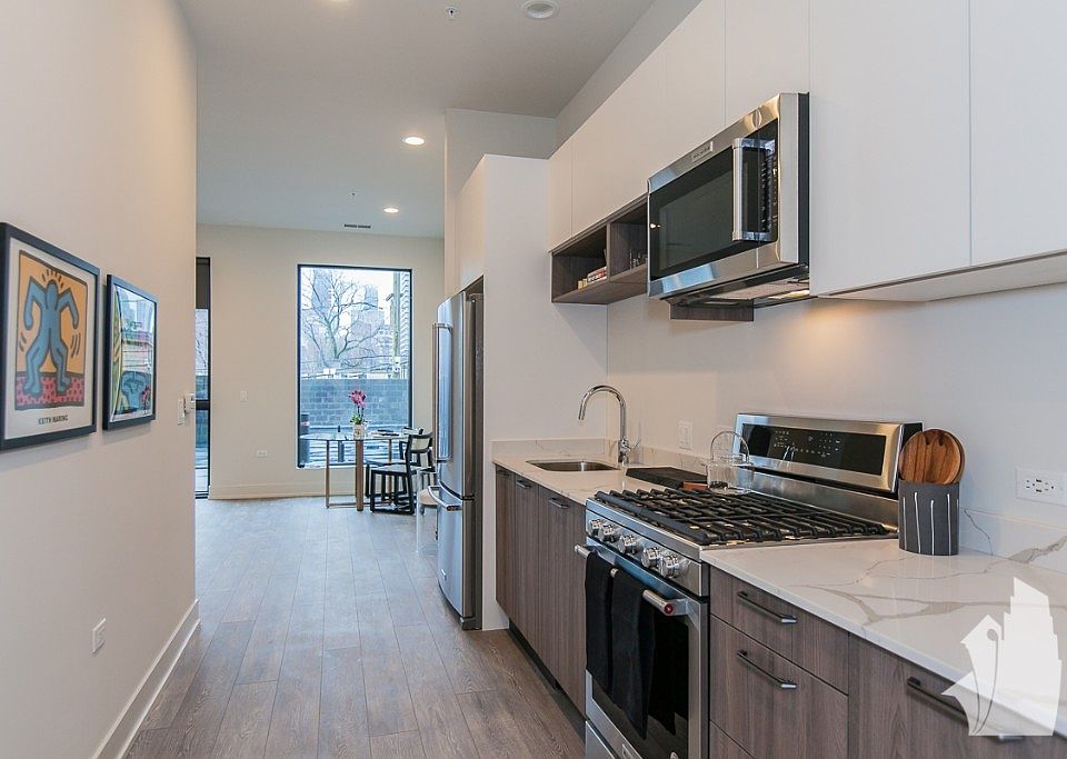 1st image of 855 N Larrabee St #211