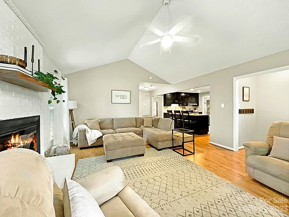 5th image of 160 Oak Haven Dr