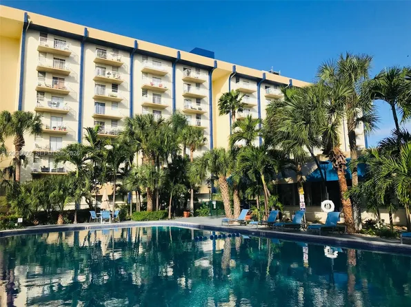 4550 NW 9th St APT 305E, Miami, FL 33126