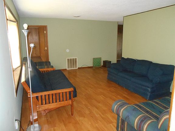 3rd image of 41 Red Rose Cir