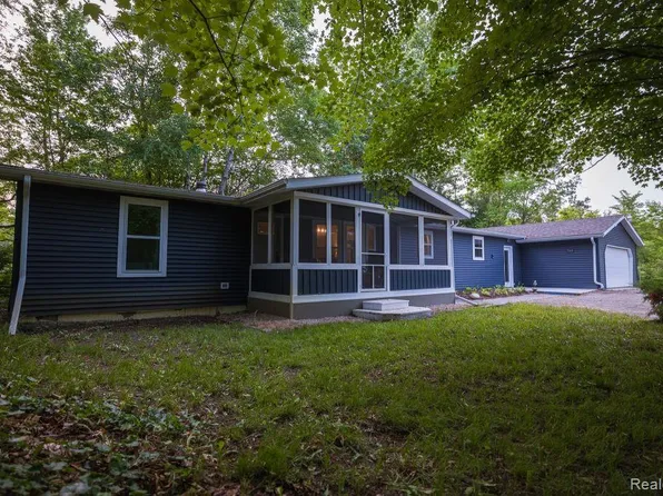 7860 Marsh Rd, Plainwell, MI 49080