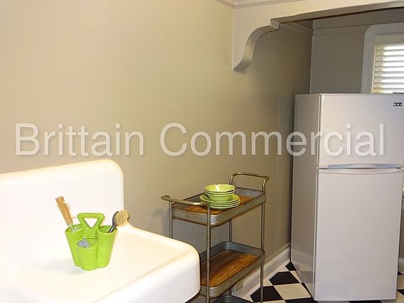 2nd image of 1705 N St APT 8
