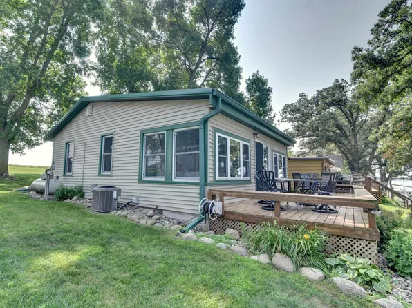 10615 Crowley Ave, Spirit Lake, IA 51360