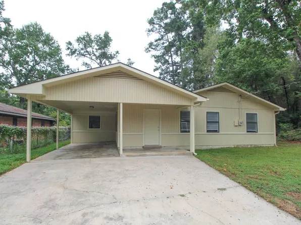 345 Cherokee Ln, Onalaska, TX 77360