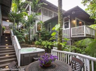 3180 Kaohinani Dr, Honolulu, HI 96817
